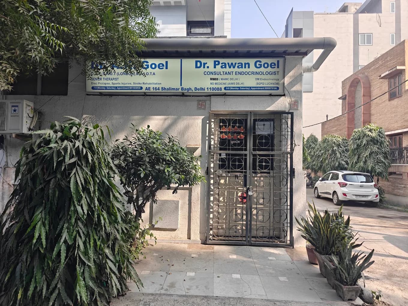 Entrance and signage of the Shalimar Bagh clinic